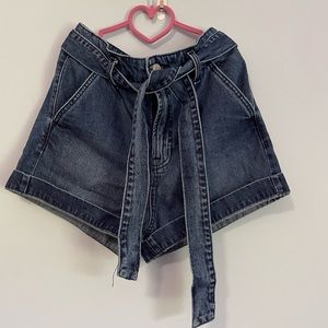 Womens size 2/26 denim jean shirts with belt. Super cute